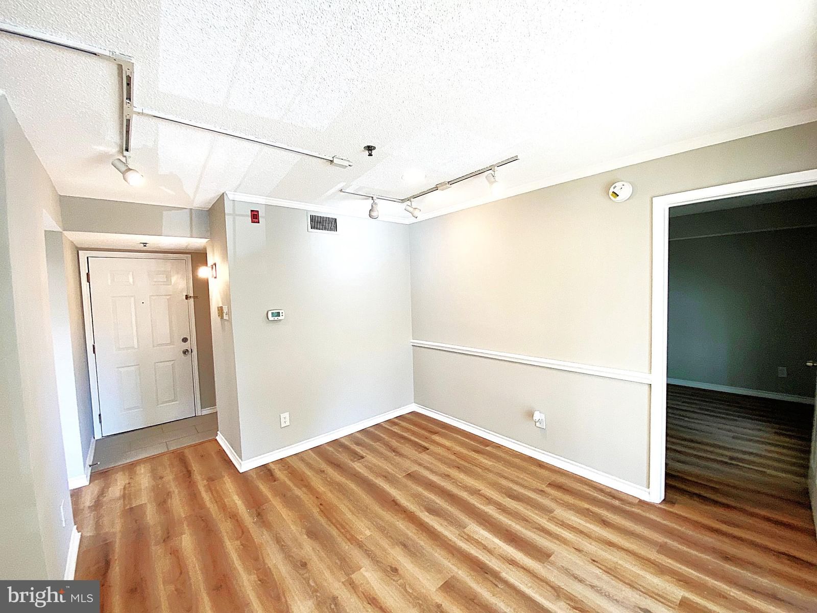 1524 LINCOLN WAY #209 photograph