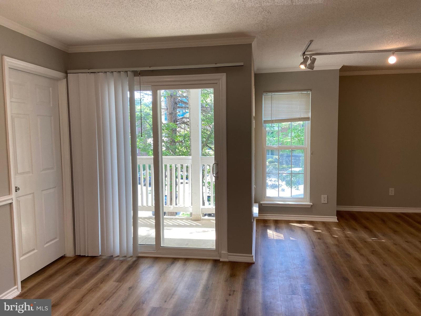 1524 LINCOLN WAY #209 photograph