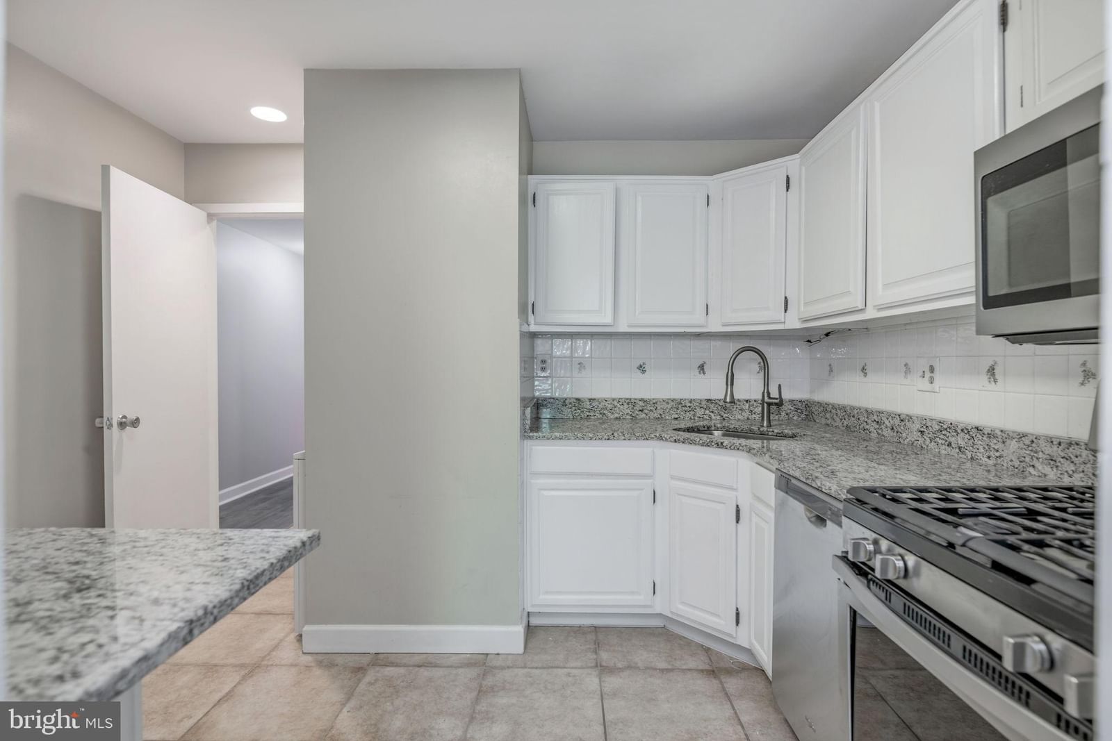 1443 NORTHGATE SQ #22B photograph