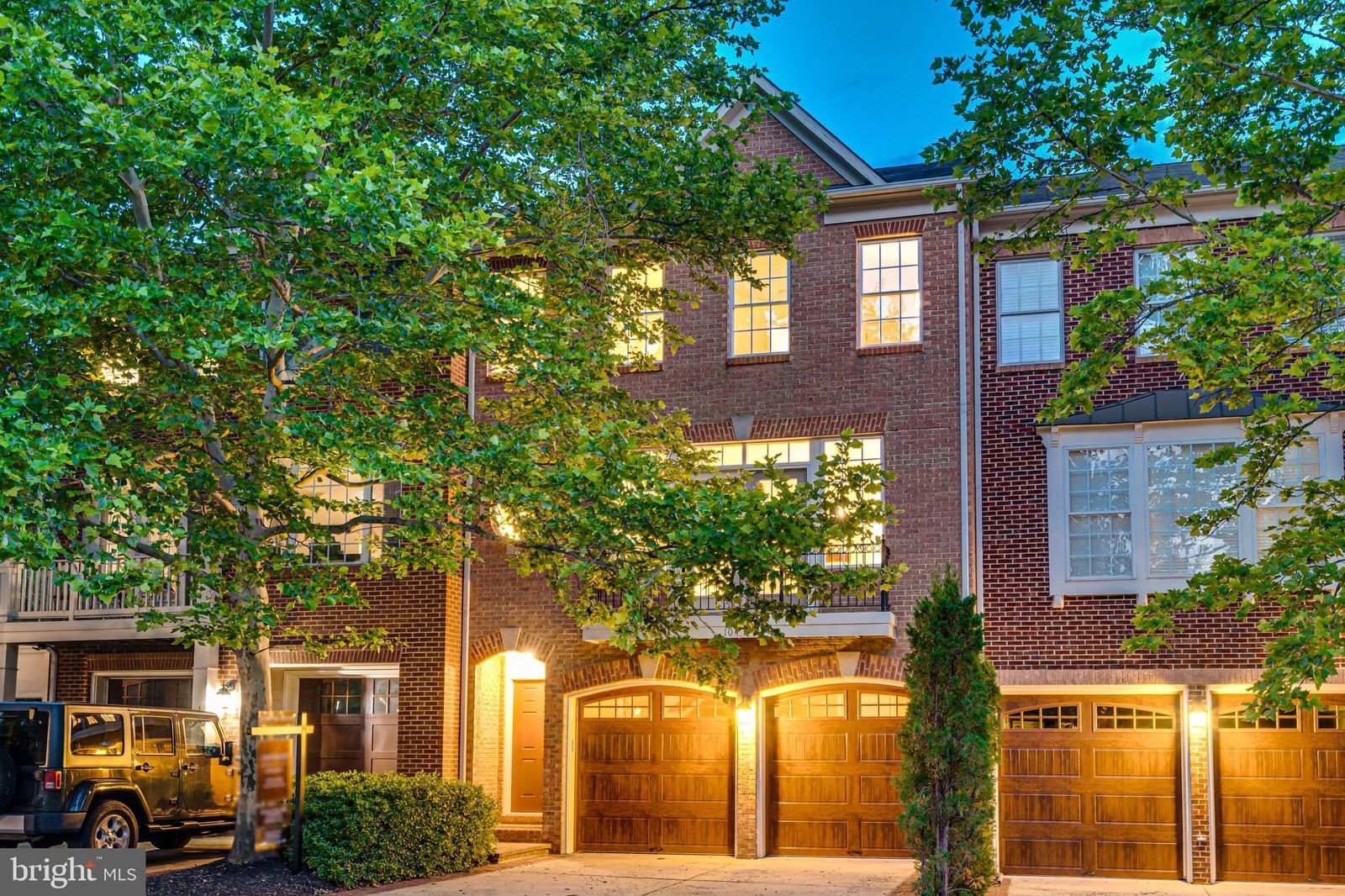 104 HERNDON MILLS CIRCLE CIR, HERNDON 20170, VA