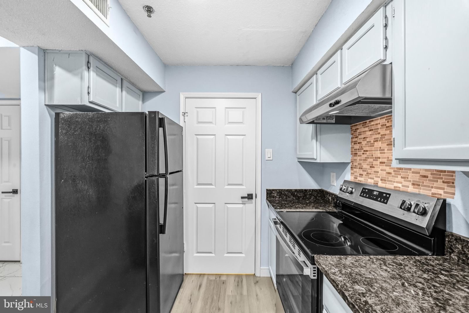 1524 LINCOLN WAY #107 photograph