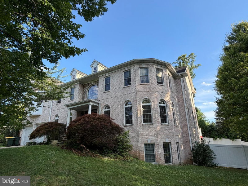 6529 FAIRLAWN DRIVE
