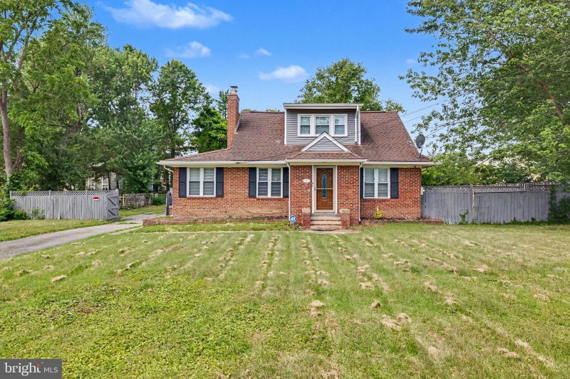 8608 WOODLAWN COURT