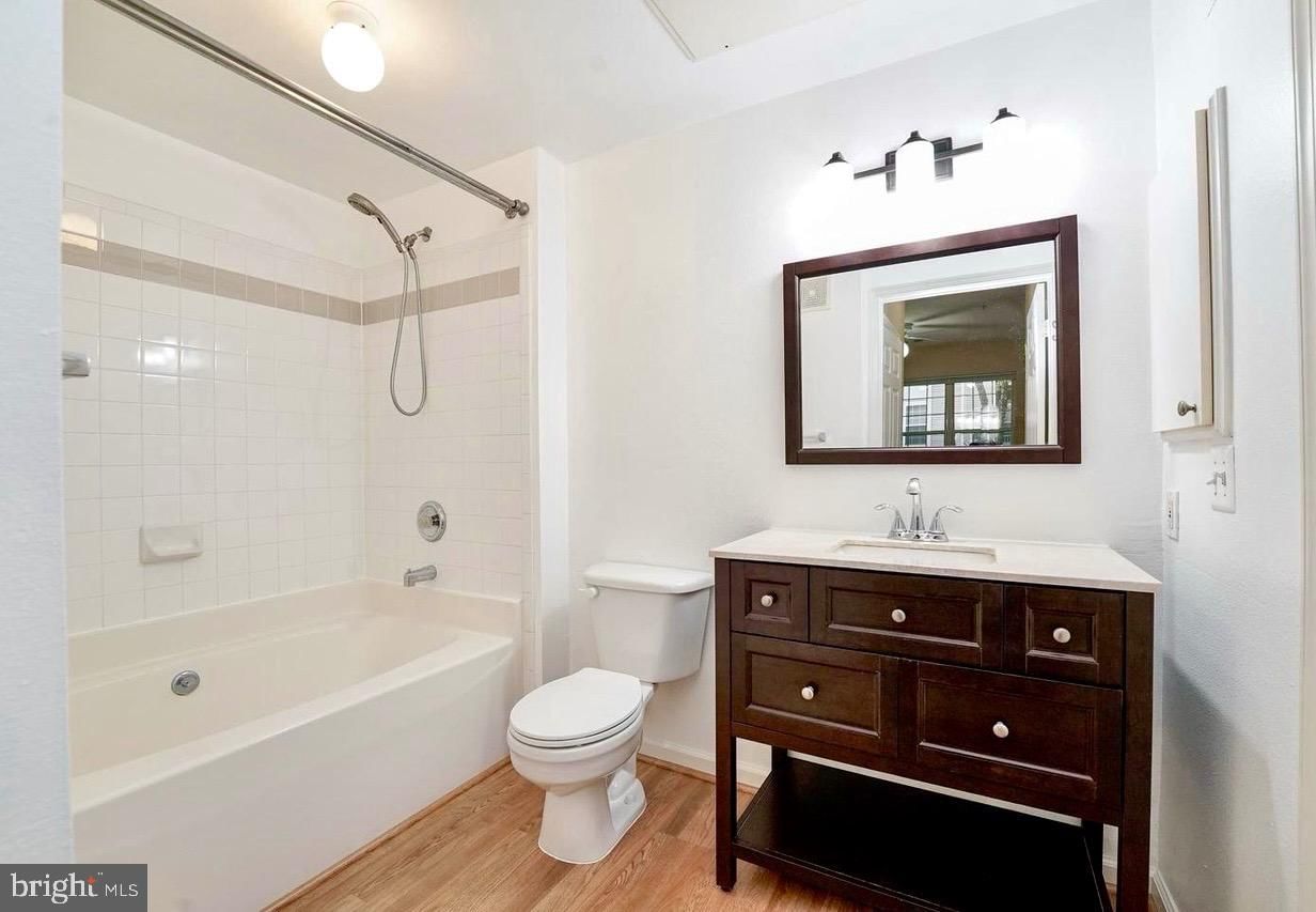3021 NICOSH CIRCLE #1103 photograph