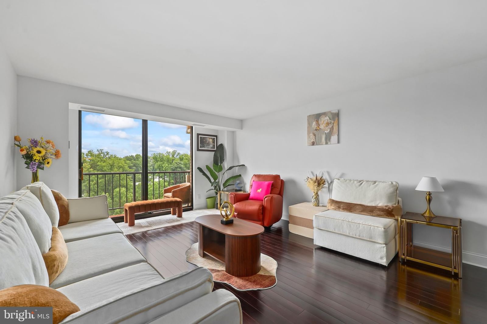 1800 OLD MEADOW ROAD #1516 photograph