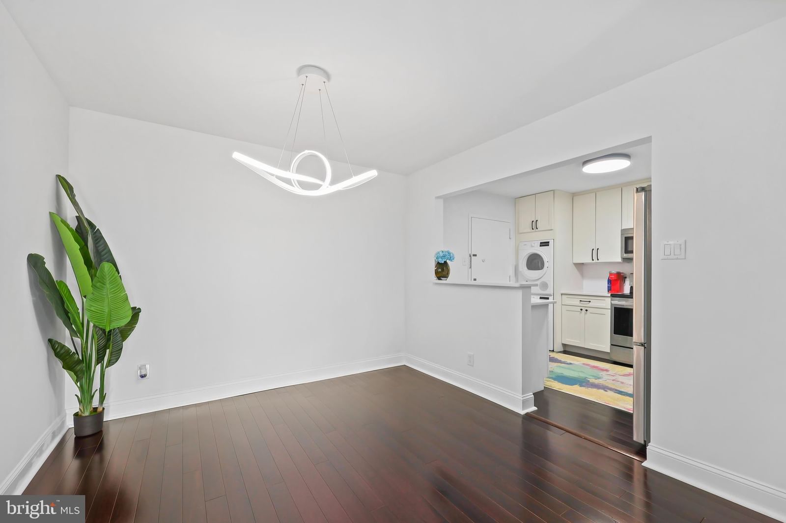 1800 OLD MEADOW ROAD #1516 photograph