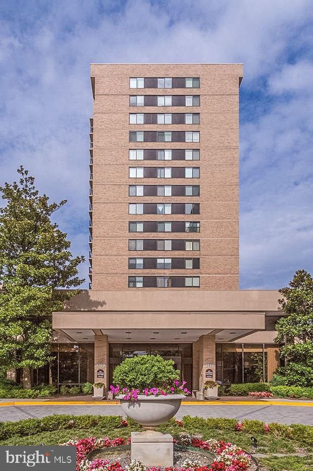3713 S GEORGE MASON DRIVE #T5W photograph