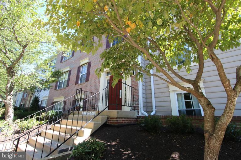 12102 GREEN LEAF CT, FAIRFAX 22033, VA