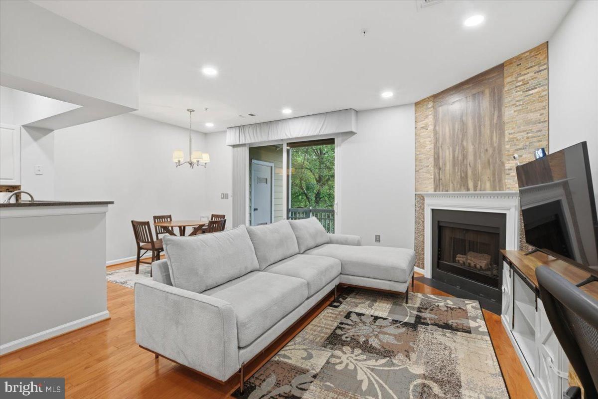 2111 HIGHCOURT LANE #201 photograph