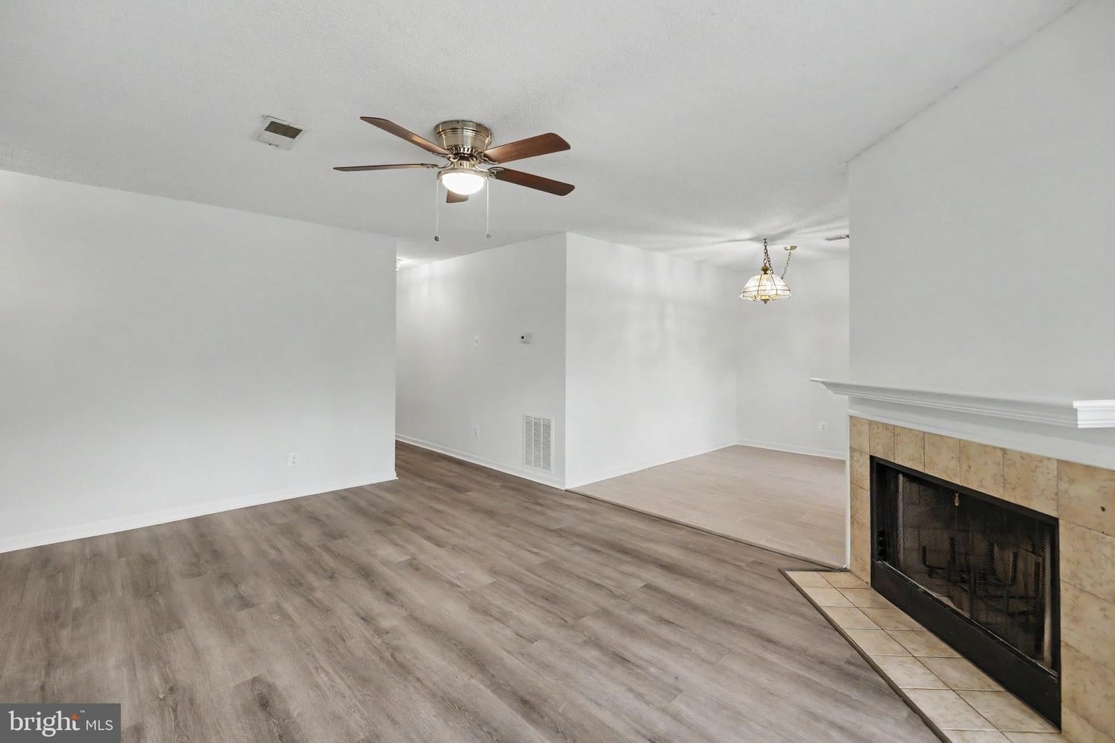 12102 GREEN LEAF COURT #201 photograph