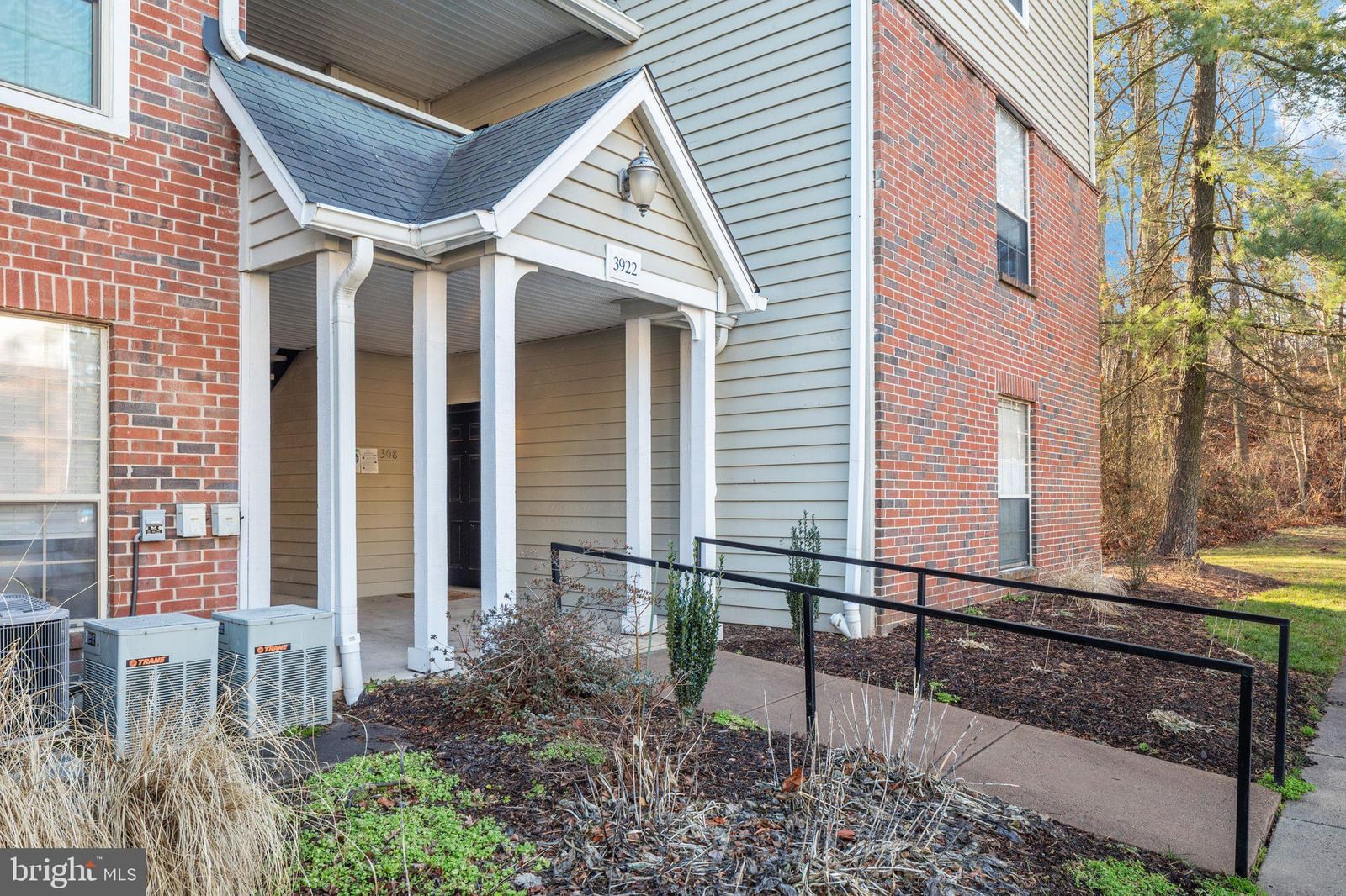 3922 PENDERVIEW DRIVE #338 photograph