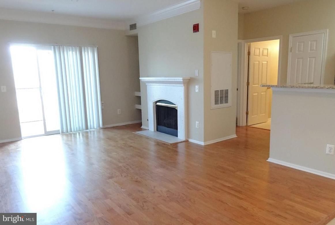 1591 SPRING GATE DRIVE #3310 photograph