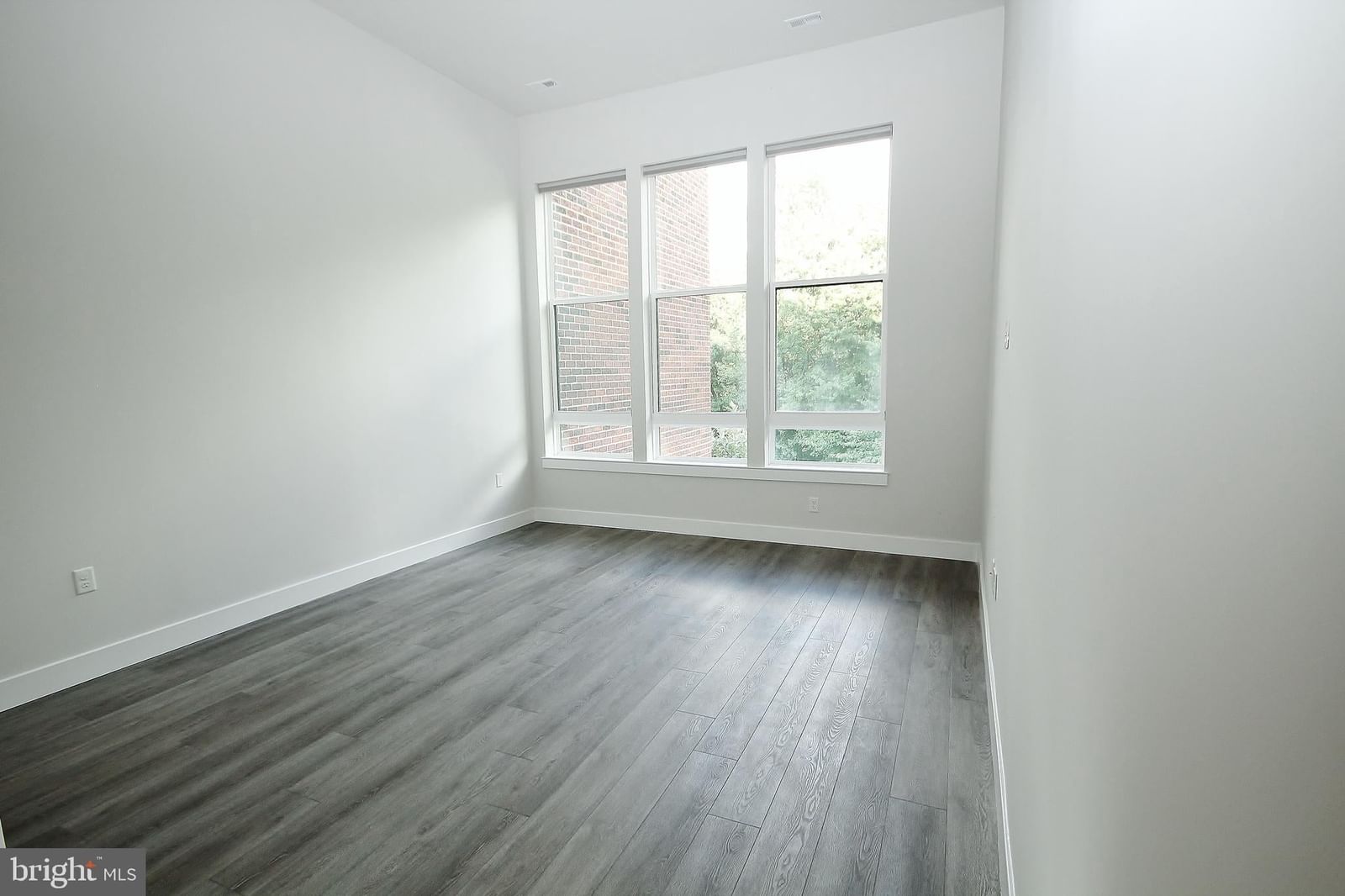 1761 OLD MEADOW ROAD #119 photograph