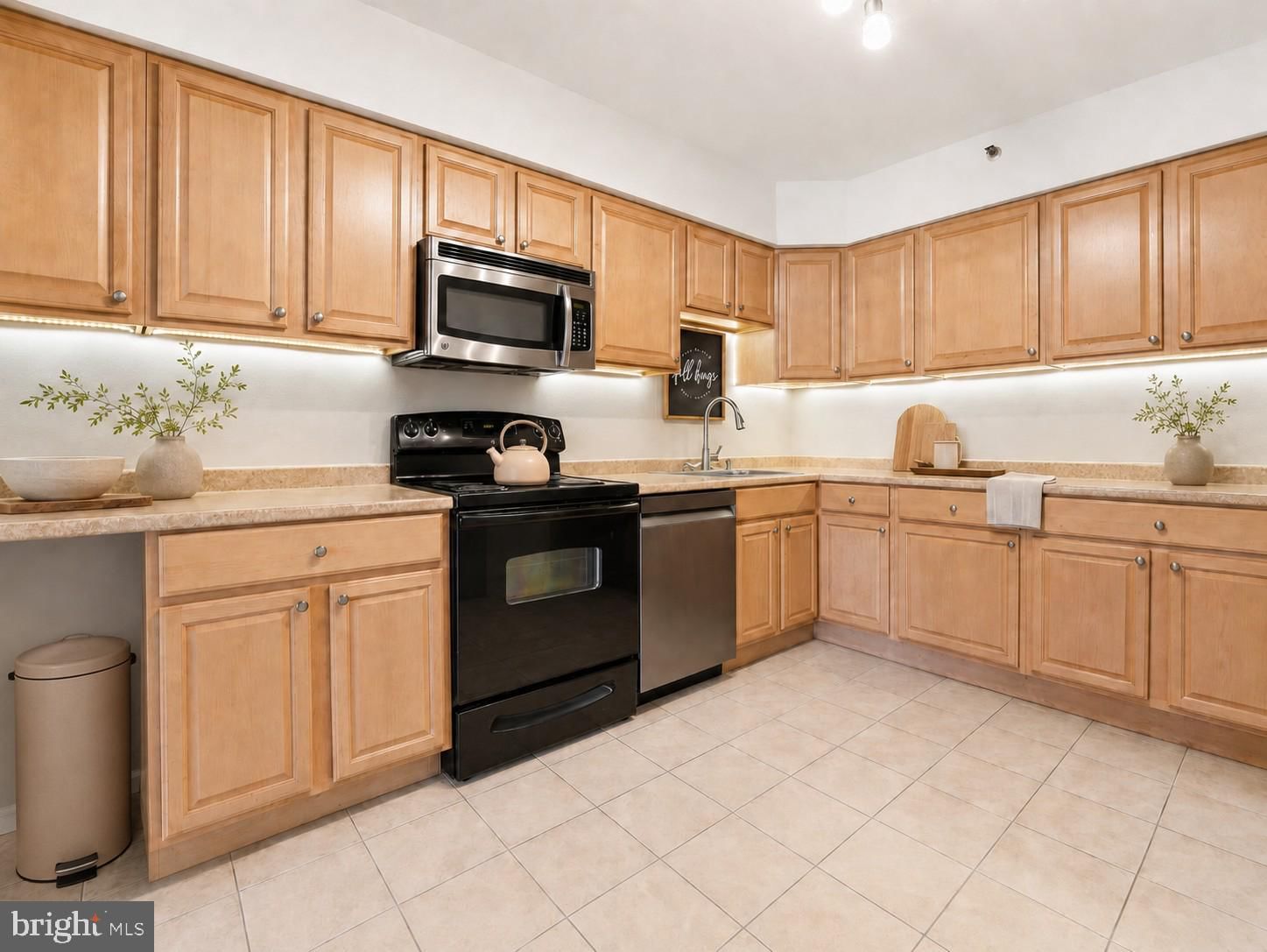 3713 S GEORGE MASON DRIVE #810 photograph