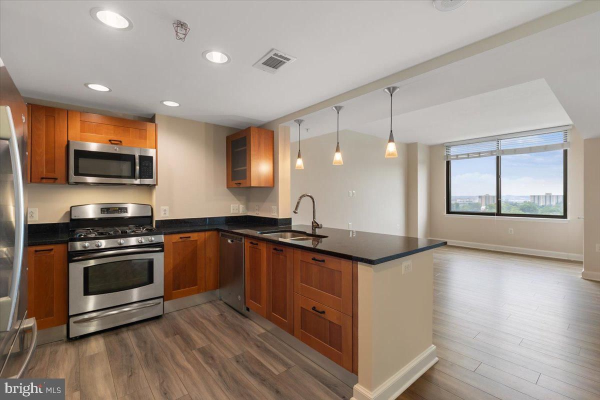 2451 MIDTOWN AVENUE #1308 photograph
