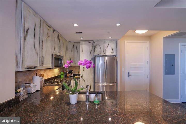 8220 CRESTWOOD HEIGHTS DRIVE #1519 photograph