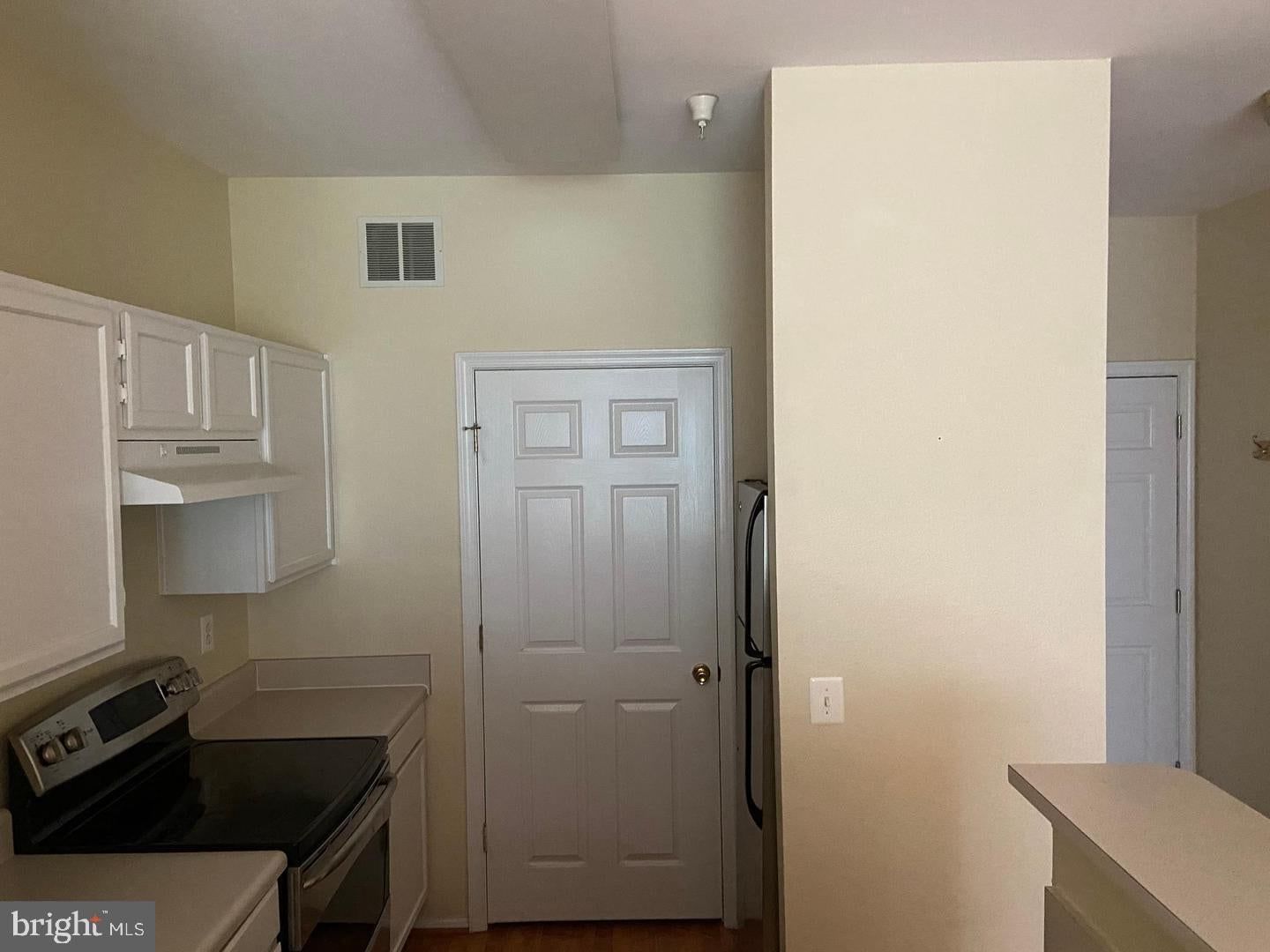 1580 SPRING GATE DRIVE #4102 photograph
