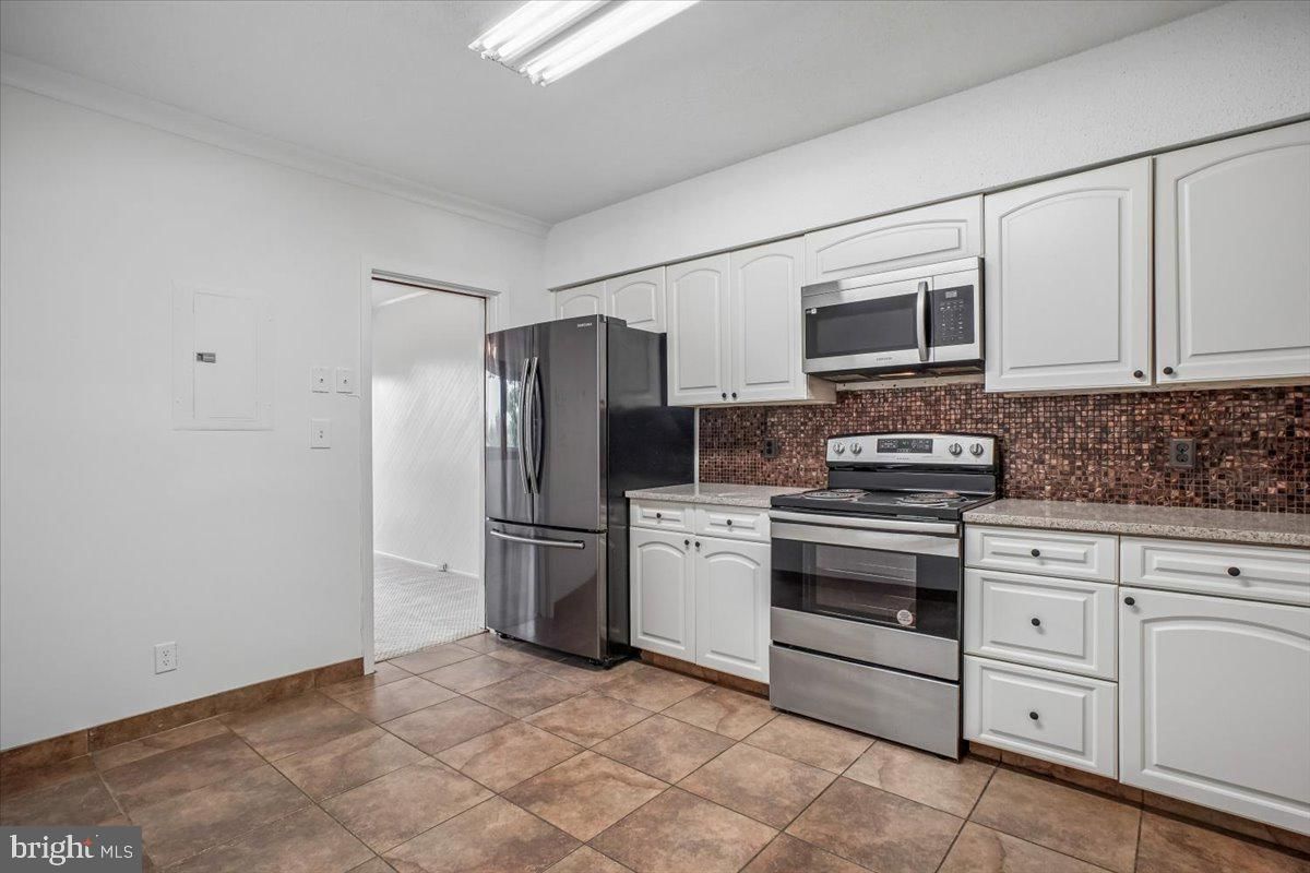 5501 SEMINARY ROAD #106S photograph