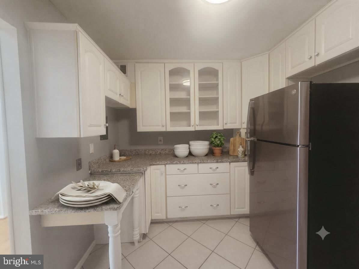 9730 KINGSBRIDGE DRIVE #301 photograph