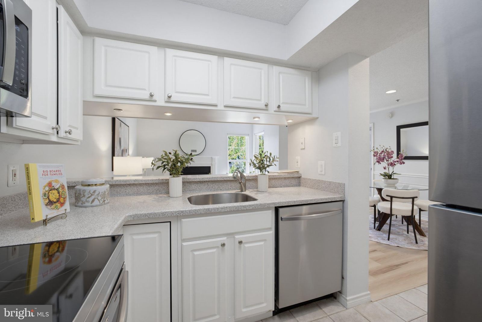 1524 LINCOLN WAY #407 photograph