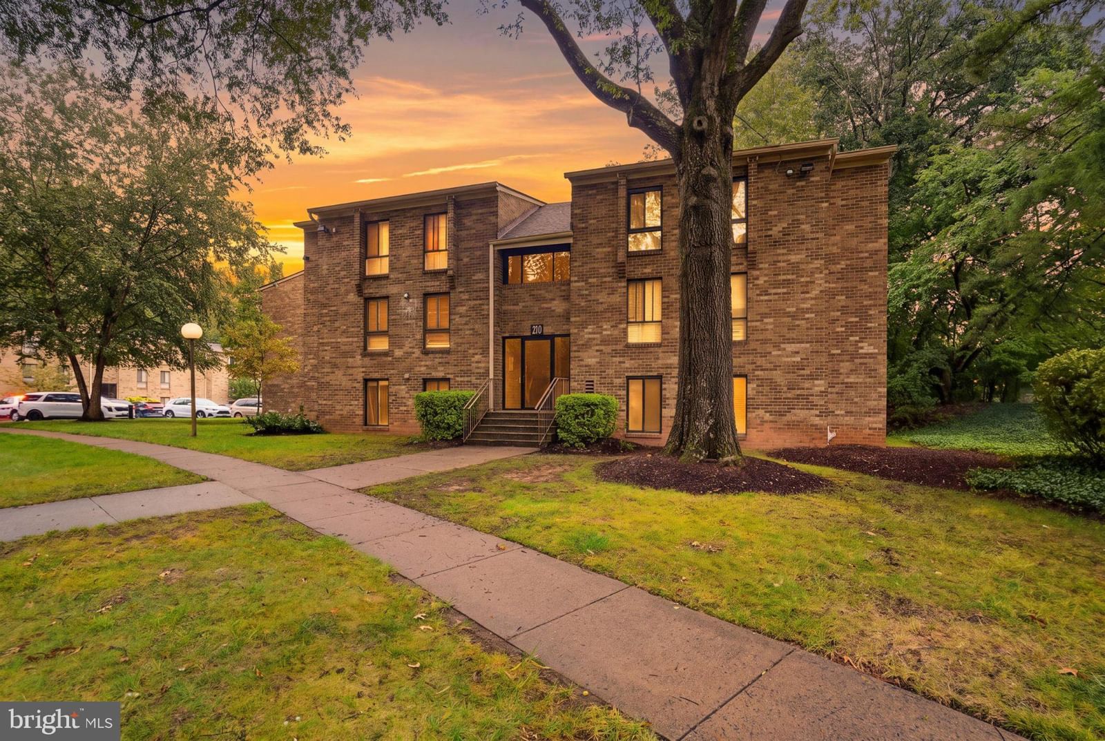 2341 FREETOWN COURT #34/2B photograph