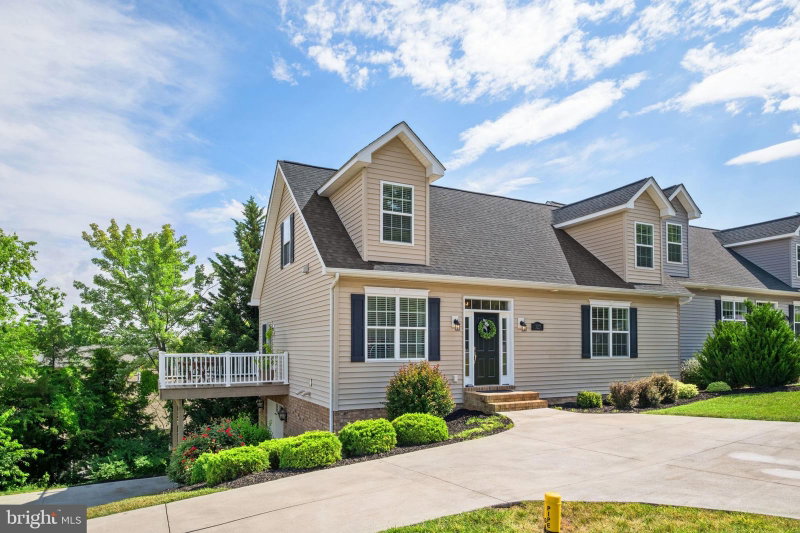 327 BLUE STONE HILLS DRIVE