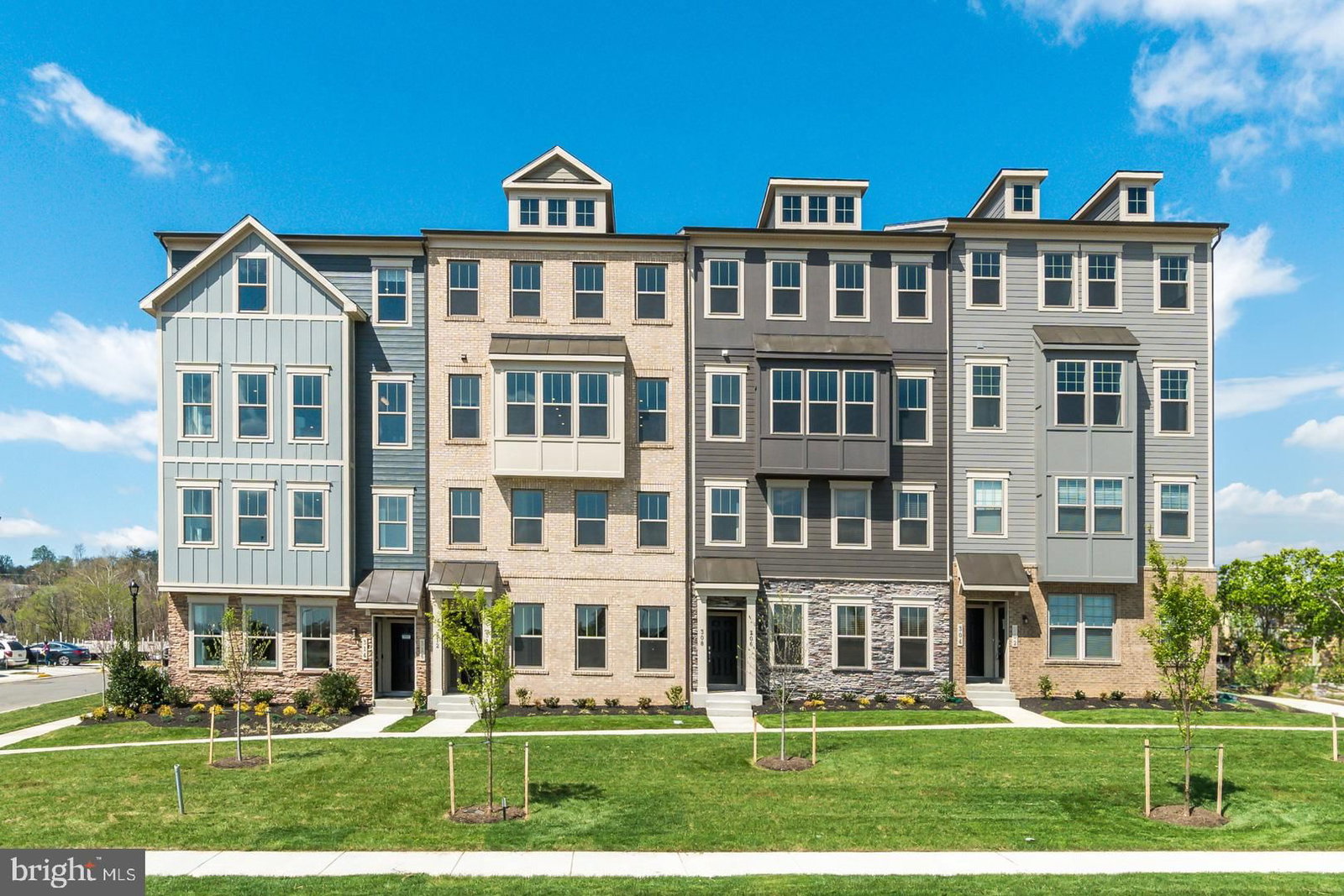 1045 INFERNO TER SE, LEESBURG 20175, VA