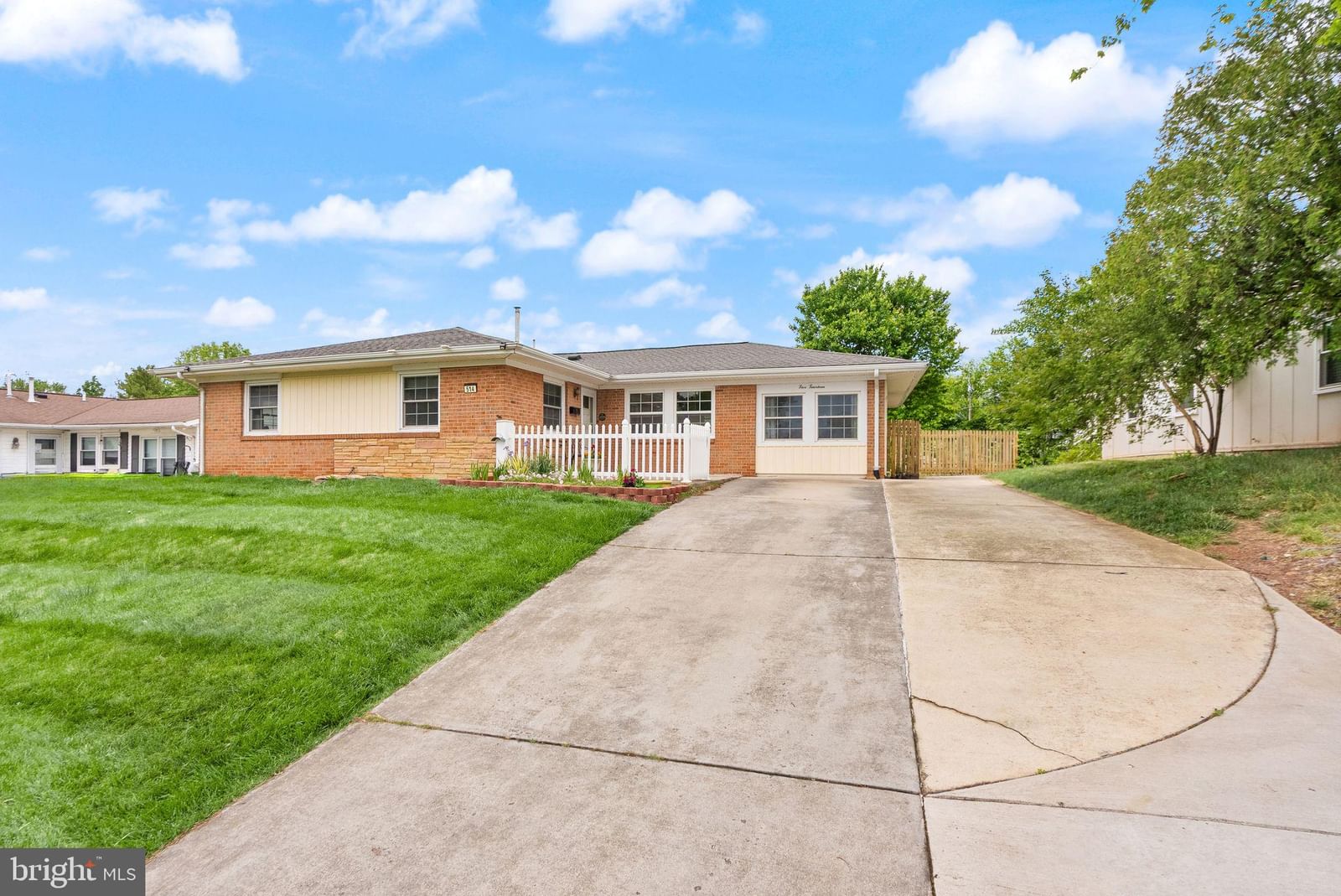 514 W NETTLE TREE RD, STERLING 20164, VA