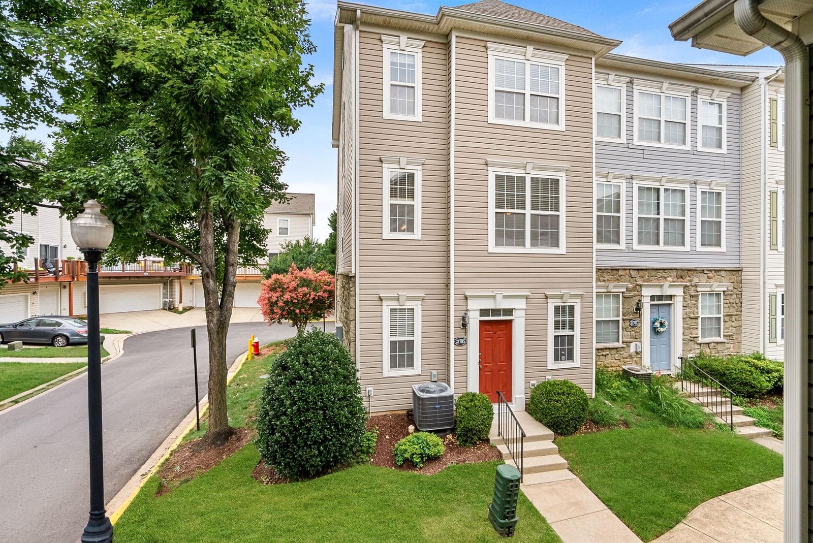 21785 DRAGONS GREEN SQ, ASHBURN 20147, VA