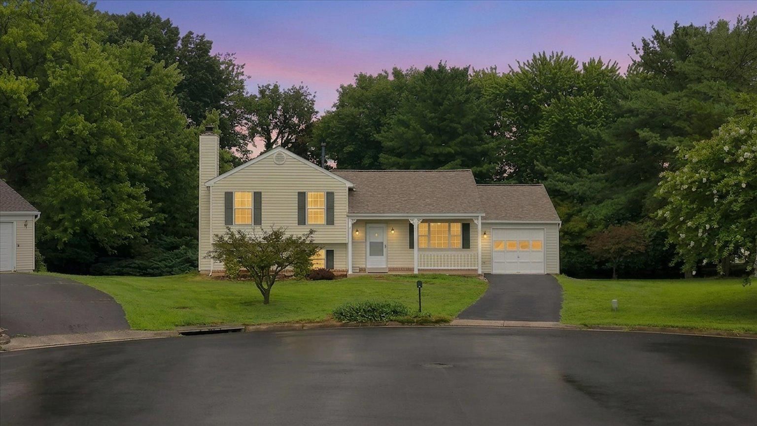 7 RED WING CT, STERLING 20164, VA