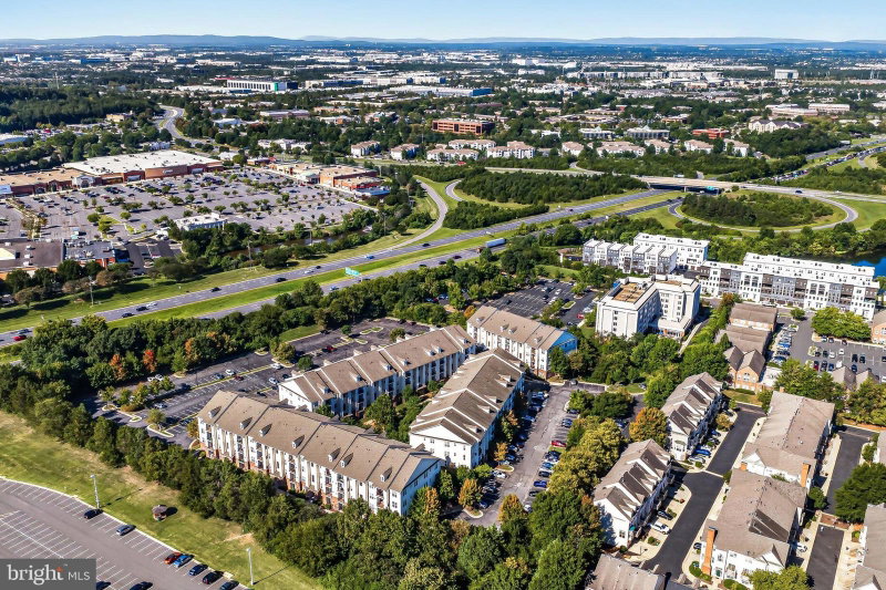 21191 MCFADDEN SQUARE Unit 305