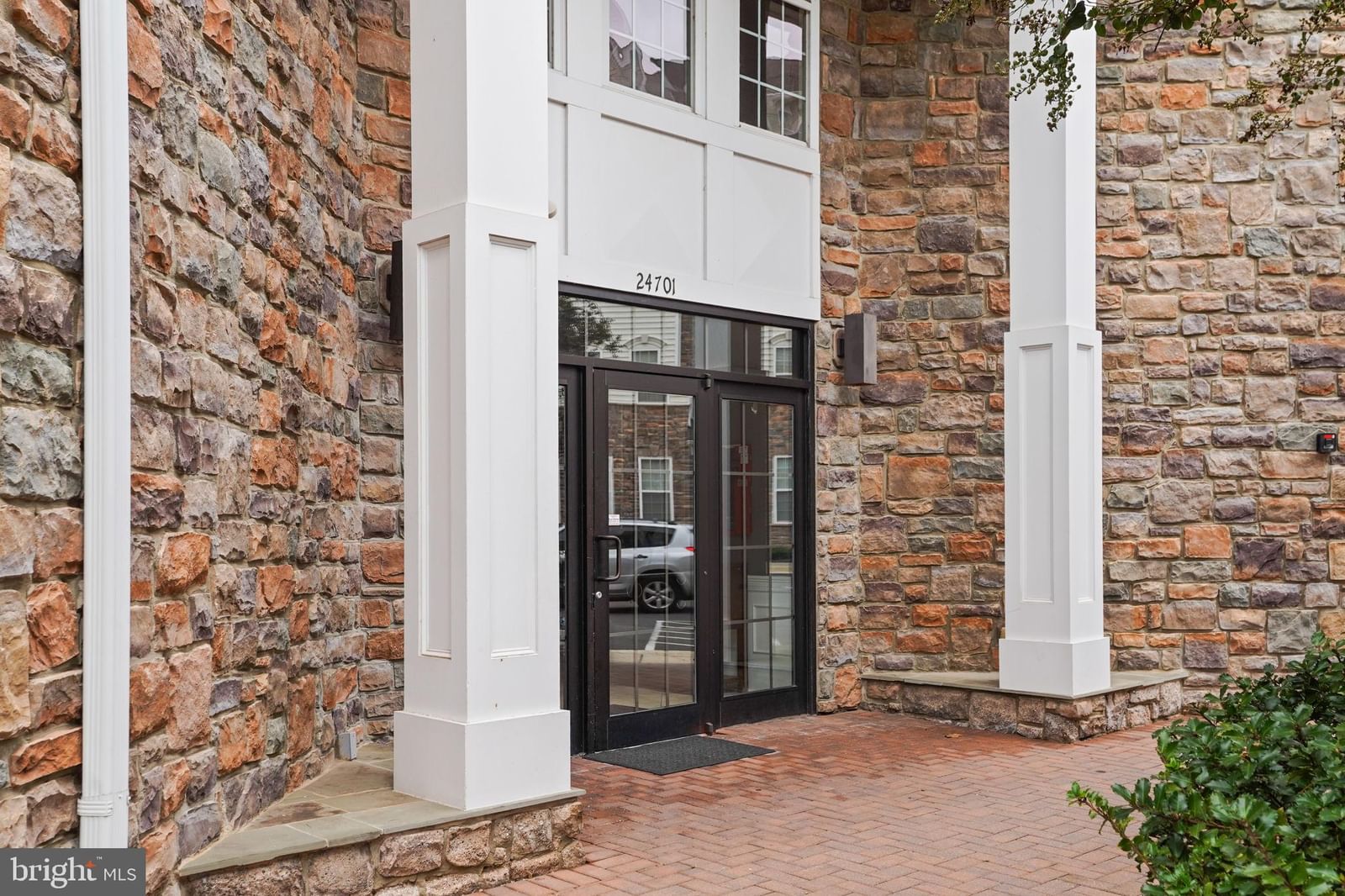 24701 BYRNE MEADOW SQUARE #211 photograph
