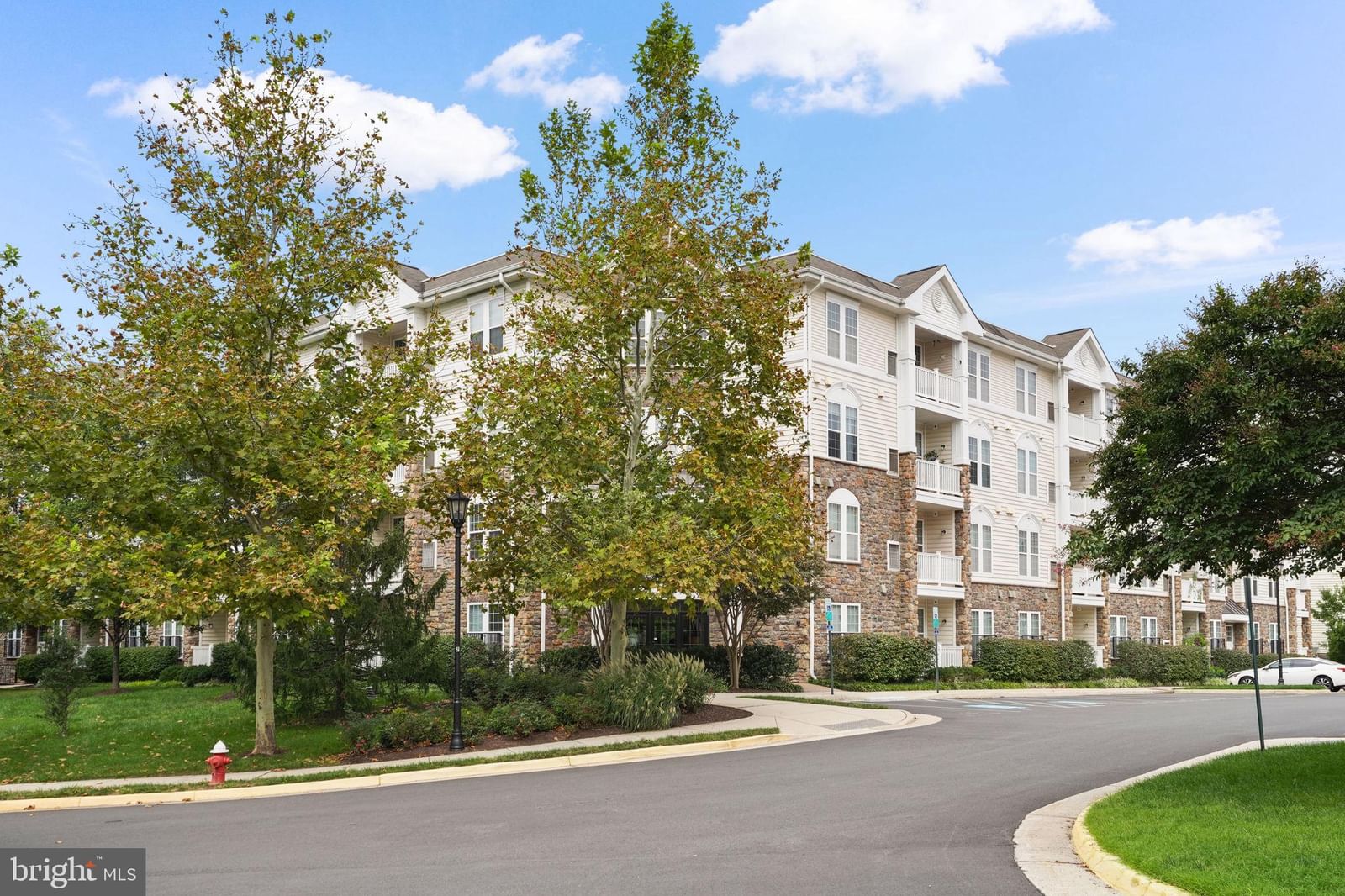 24701 BYRNE MEADOW SQUARE #211 photograph