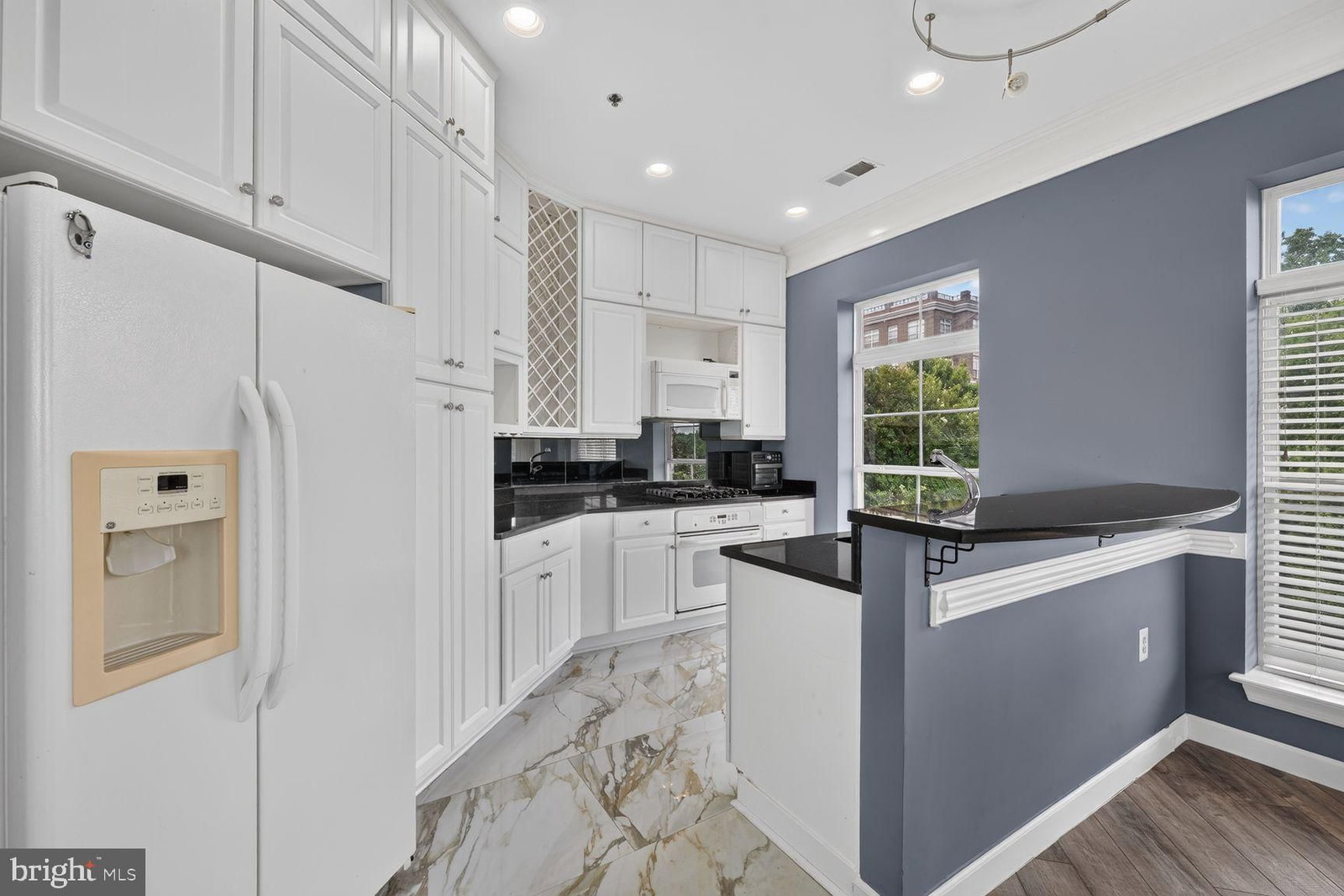 810 BELMONT BAY DRIVE #204 photograph