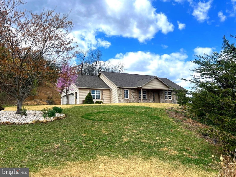 956 LAKEWOOD DRIVE