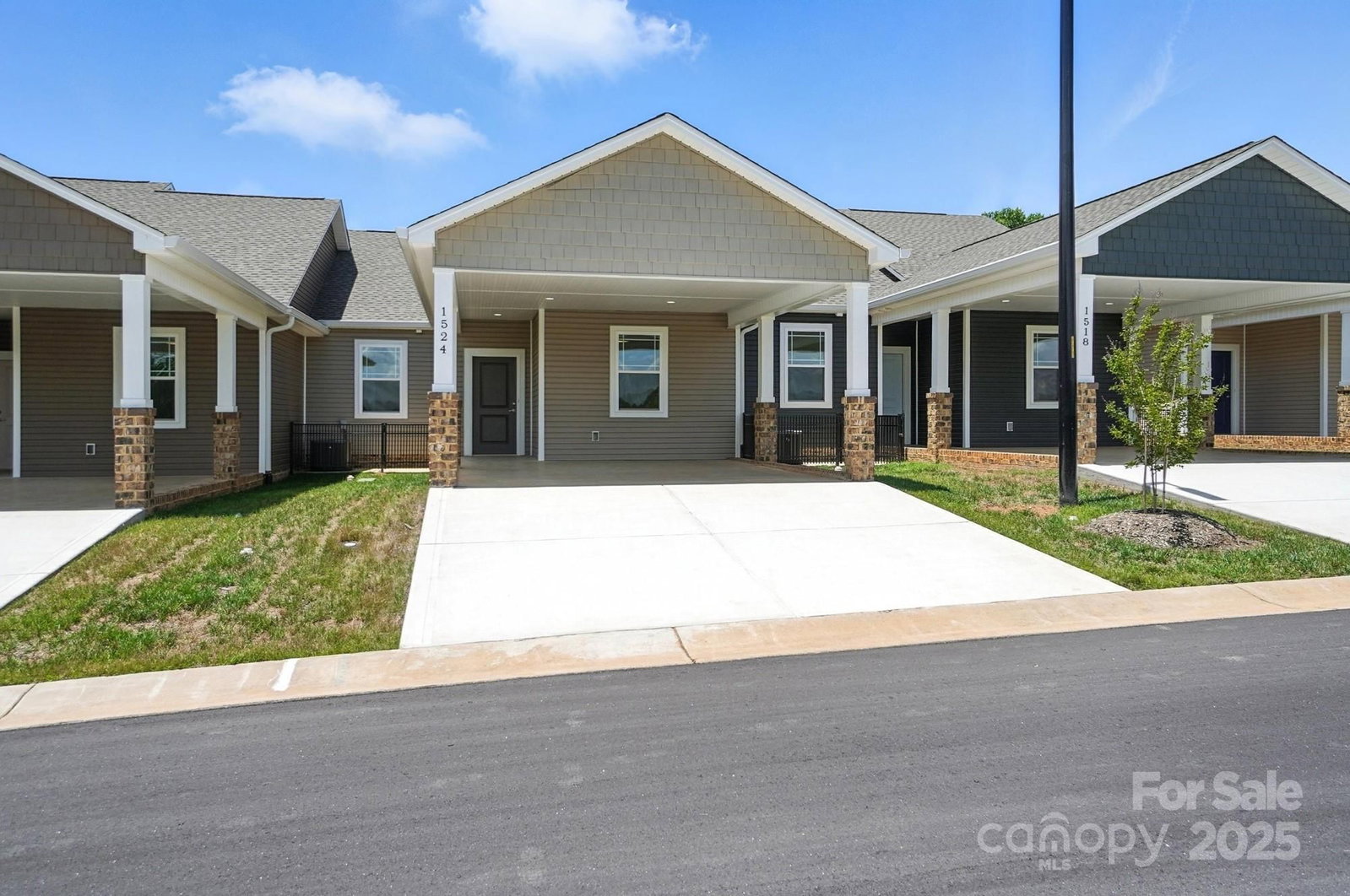 1524 29th Street, Hickory, NC 28602 - Photo 2