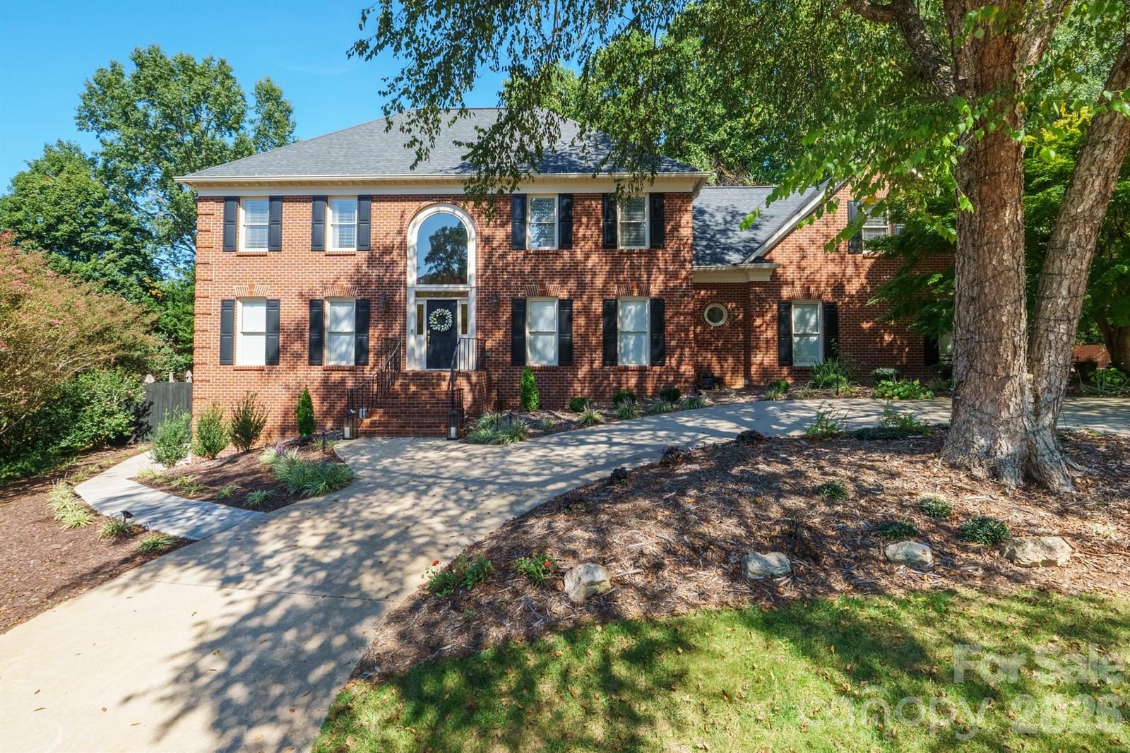555 19th Avenue Lane, Hickory, NC 28601