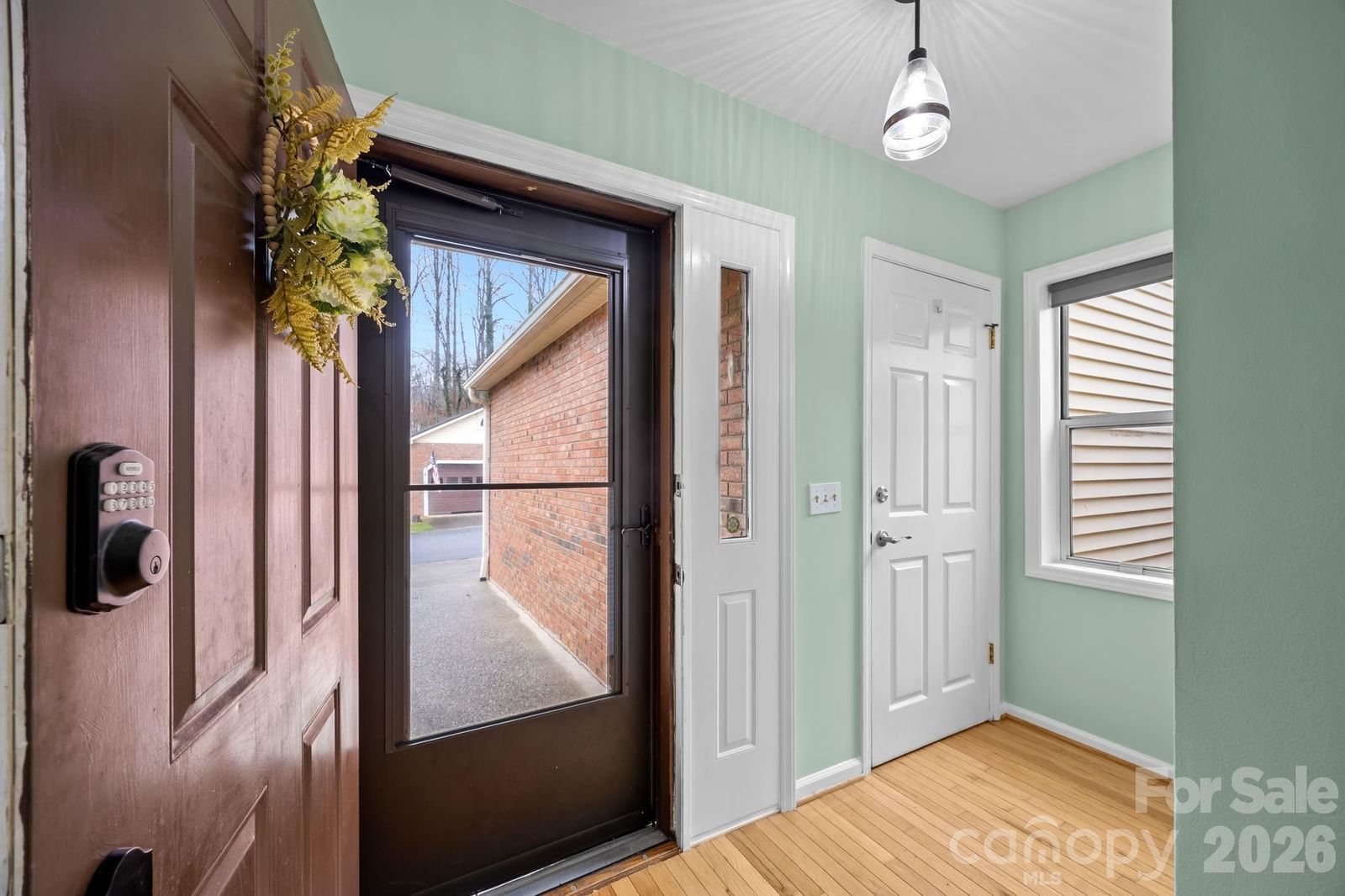 125 Exeter Court, Hendersonville, NC 28791 - Photo 2