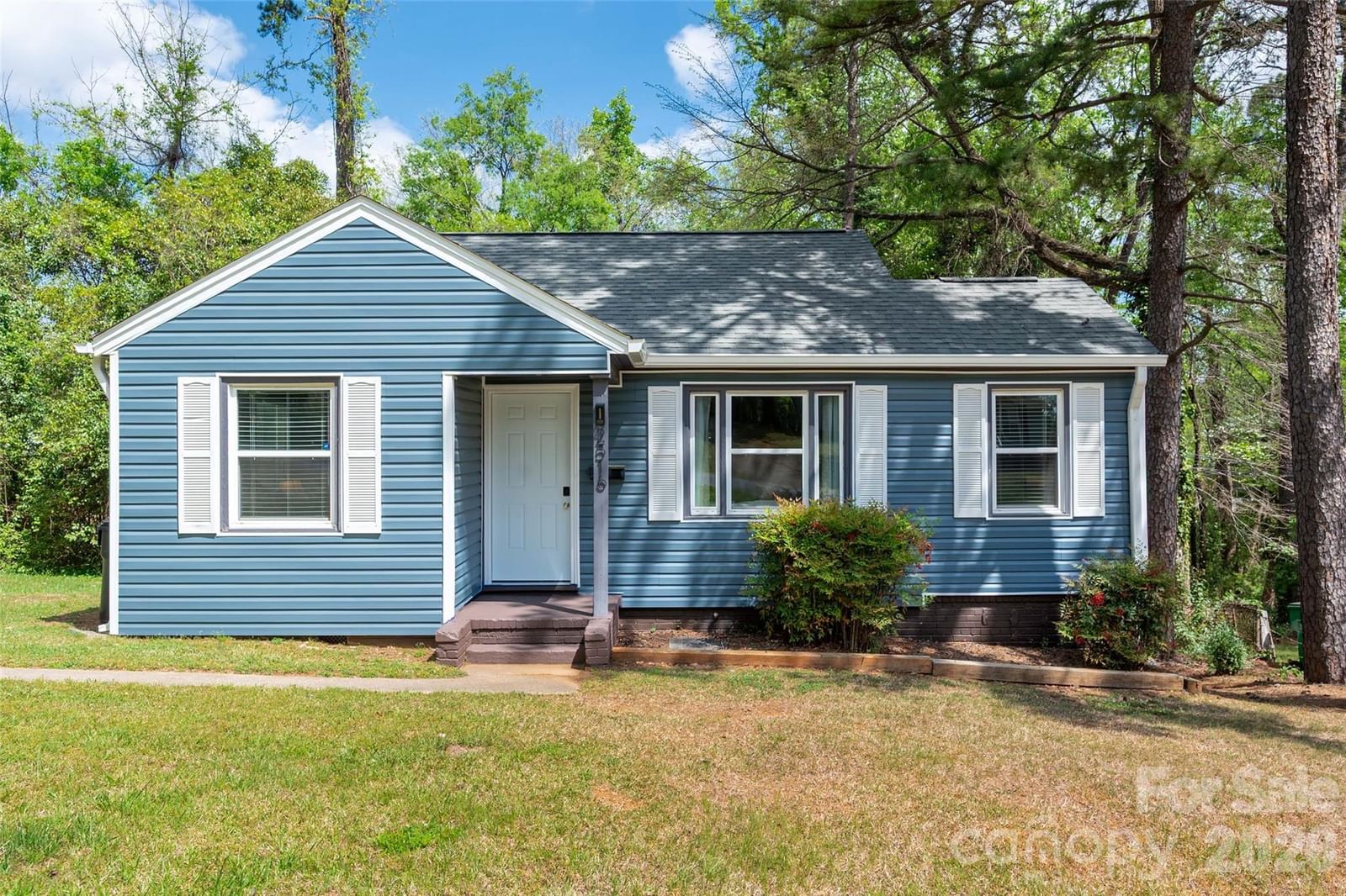 2516 Columbus Circle, Charlotte, NC 28208