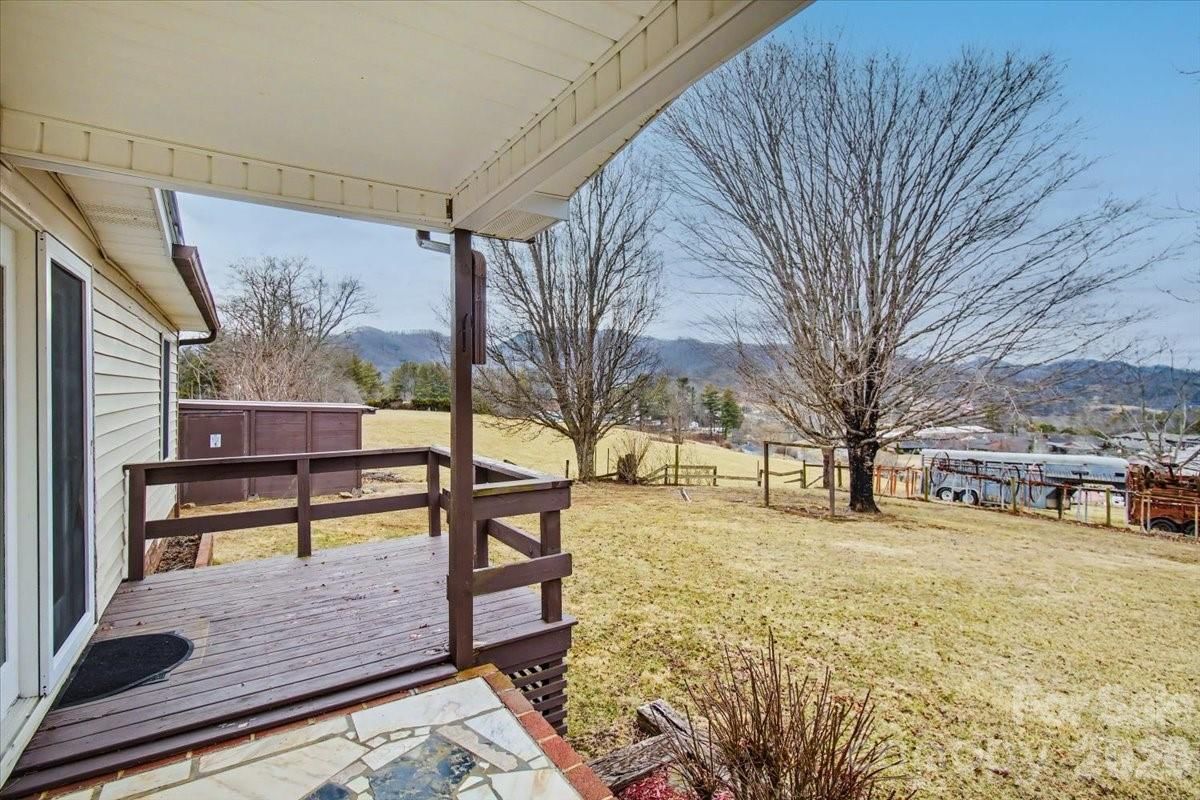 170 Styles Road, Burnsville, NC 28714 - Photo 2