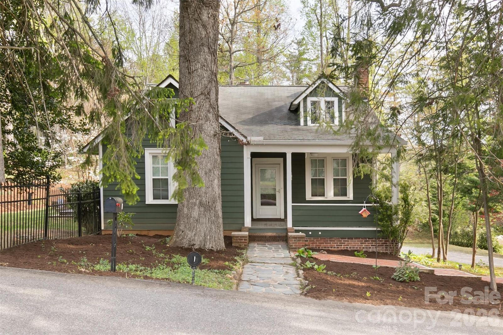 1 Ridgefield Place, Asheville, NC 28803 - Photo 2