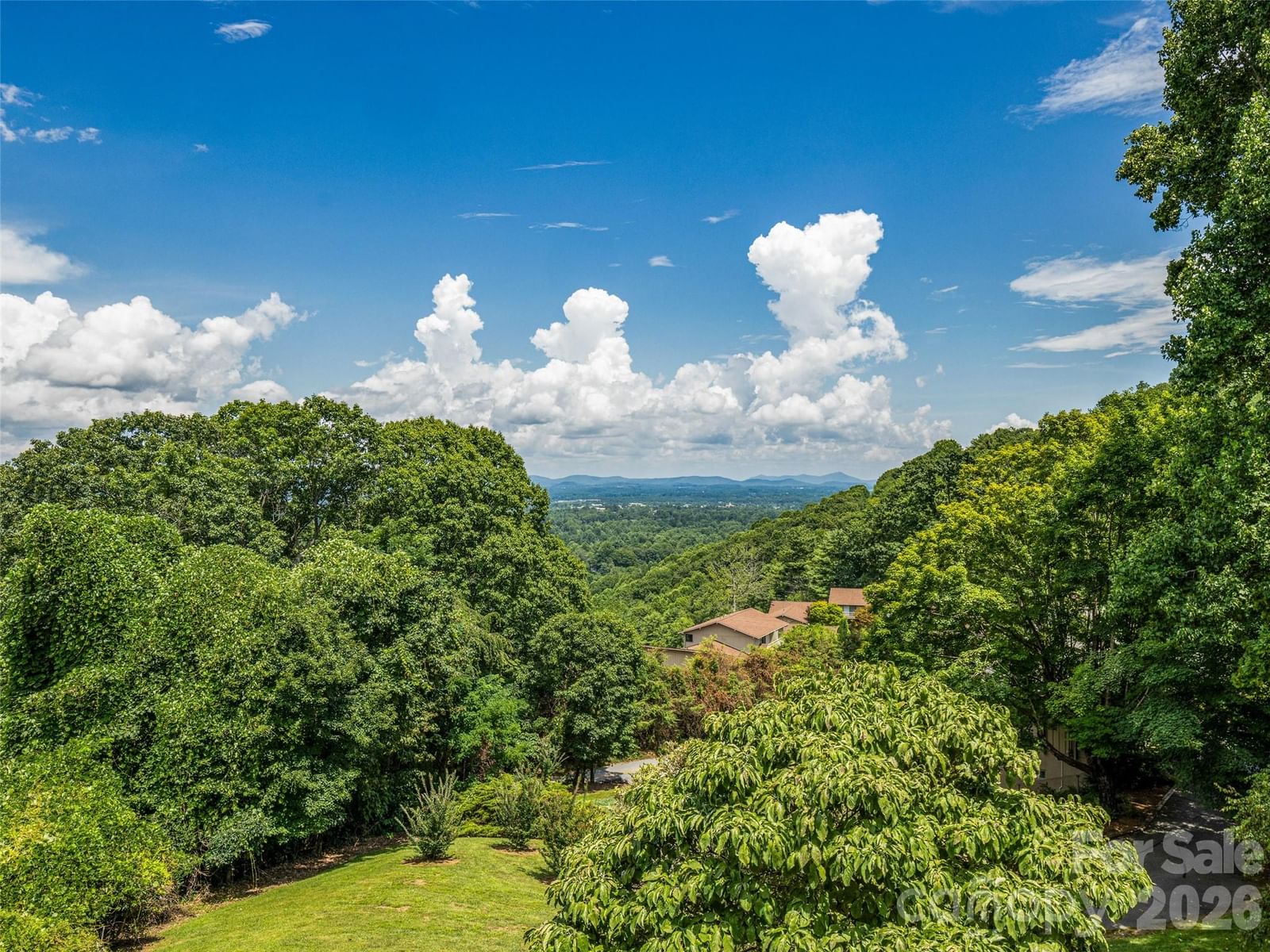 128 Country Ridge Road, Hendersonville, NC 28739