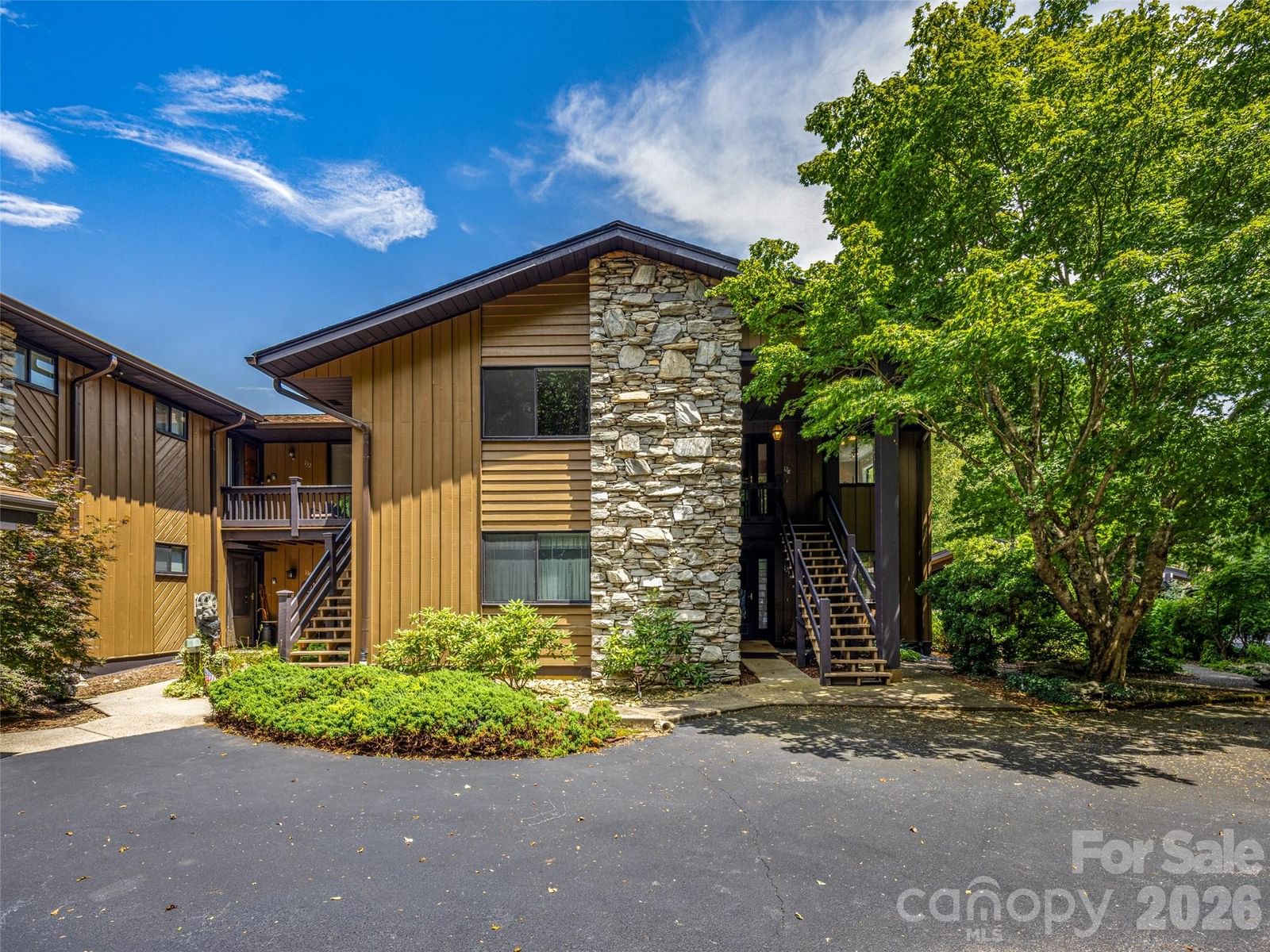 128 Country Ridge Road, Hendersonville, NC 28739 - Photo 2