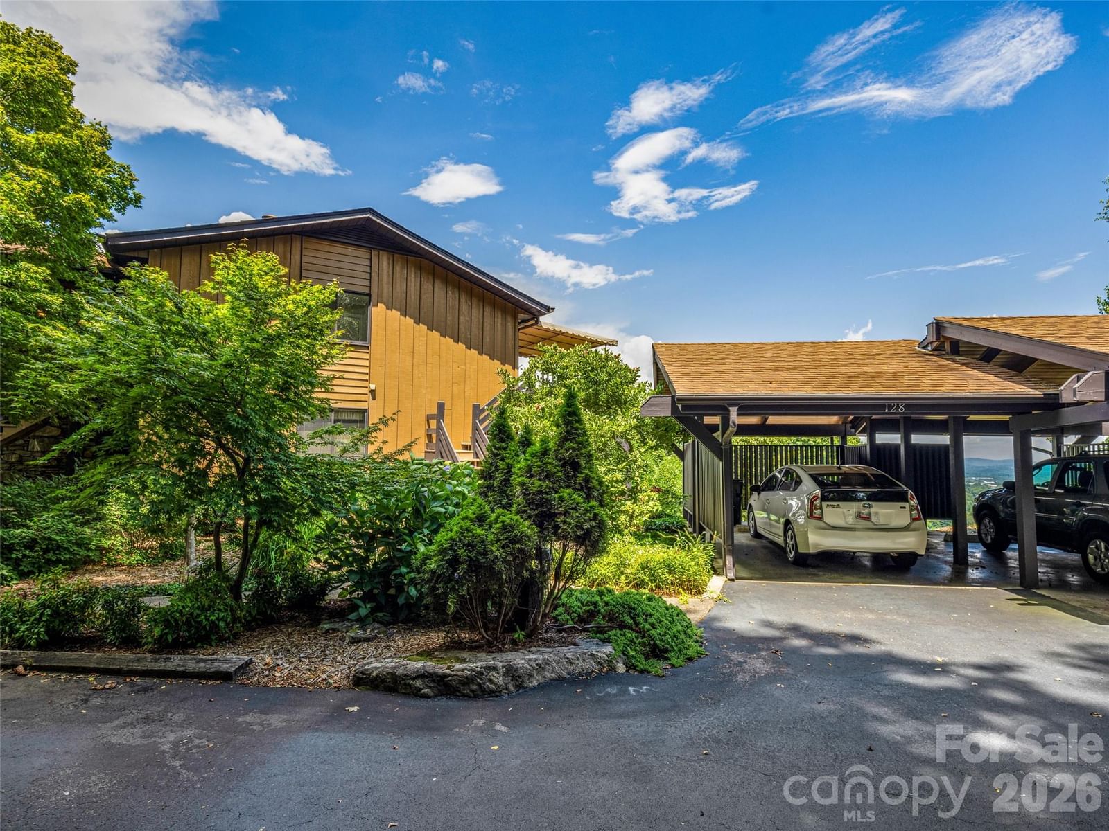 128 Country Ridge Road, Hendersonville, NC 28739 - Photo 4