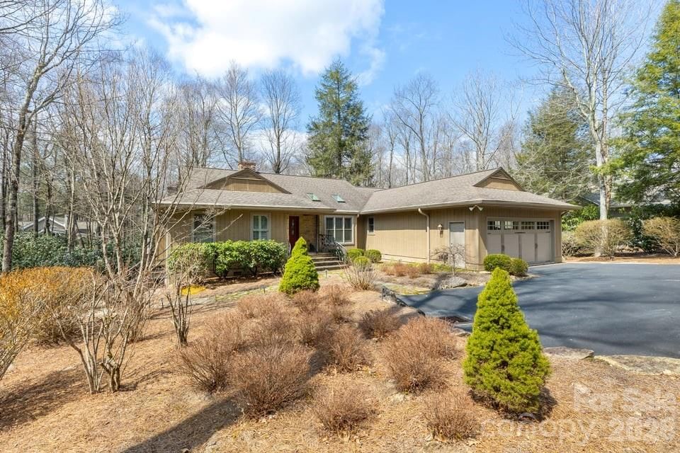 174 Garnet Rock Trail, Highlands, NC 28741