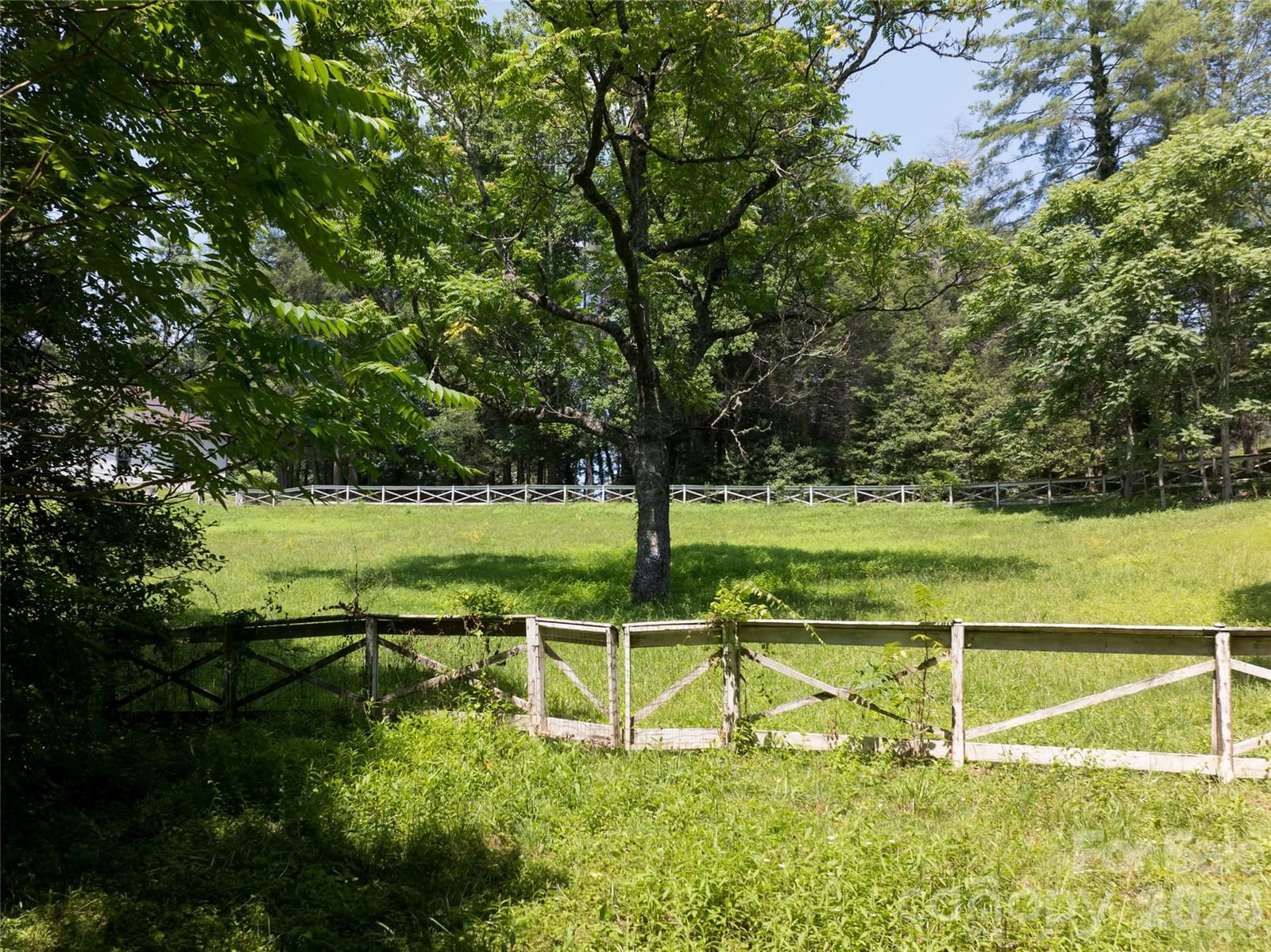 34 Oak Gate Drive, Hendersonville, NC 28739