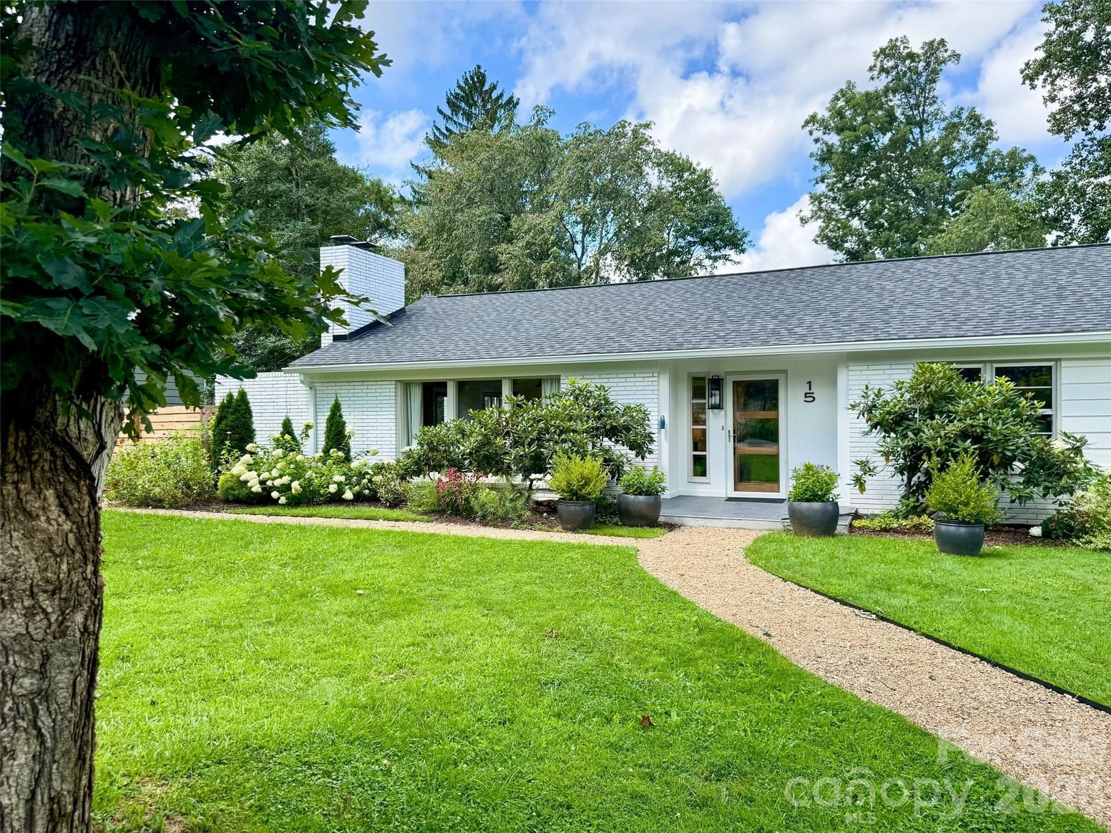 15 Red Oak Road, Asheville, NC 28804