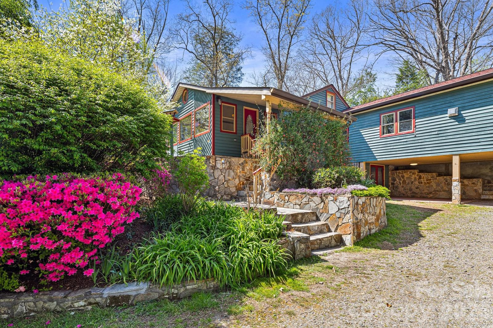 114 Walker Street, Black Mountain, NC 28711 - Photo 2