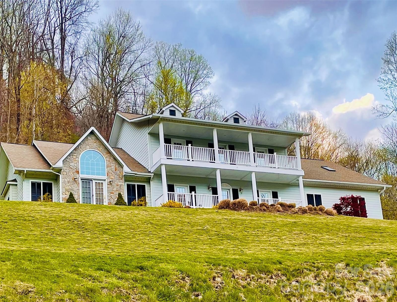 302 Davy Crockett Drive, Maggie Valley, NC 28751