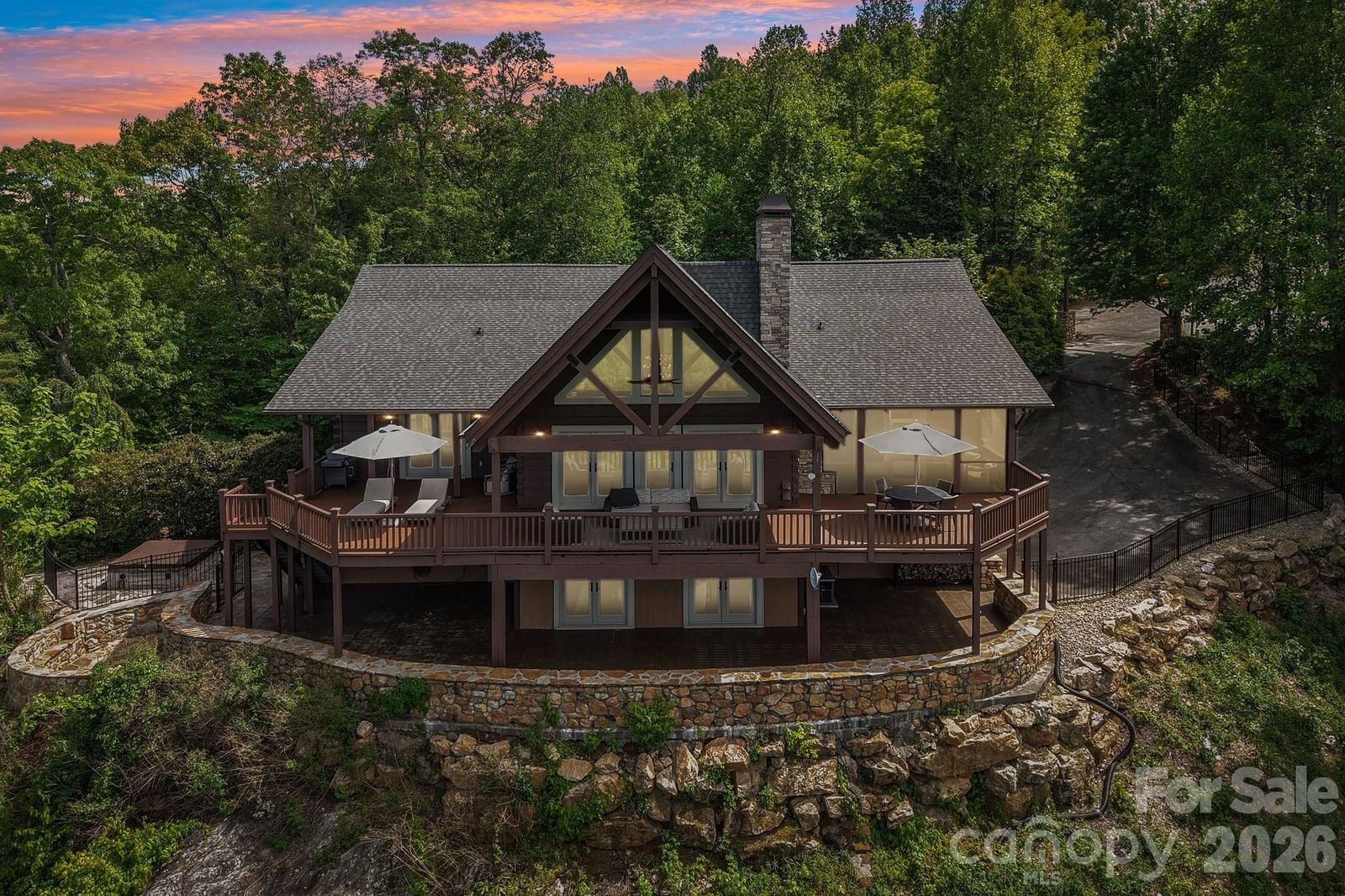 1072 Corsica Lane, Saluda, NC 28773